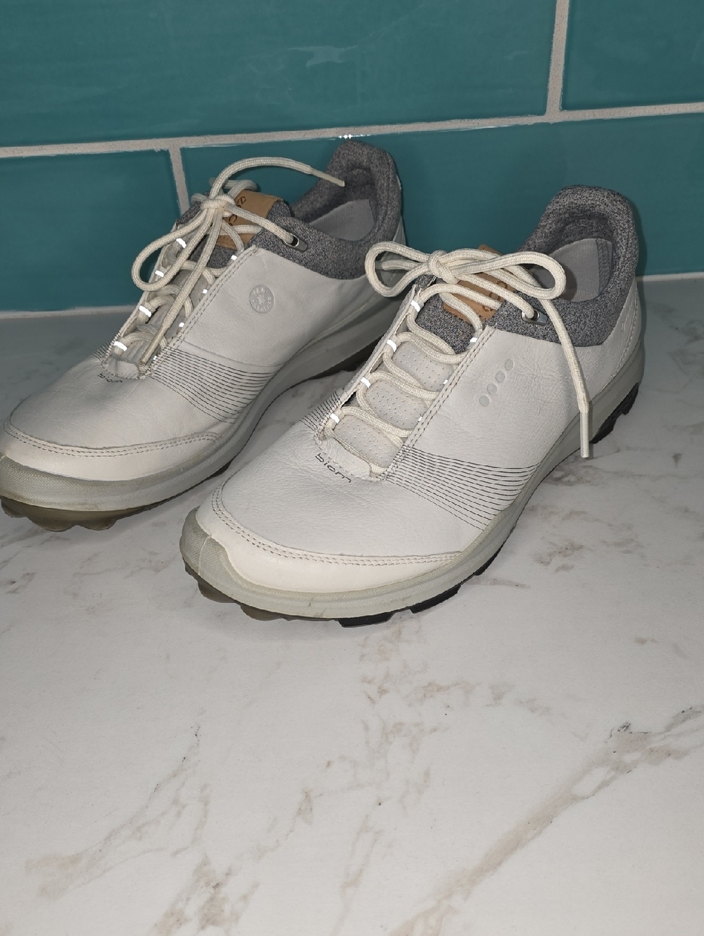 Ecco Men's Golf White and Gray Casual Lace-Up Sneakers